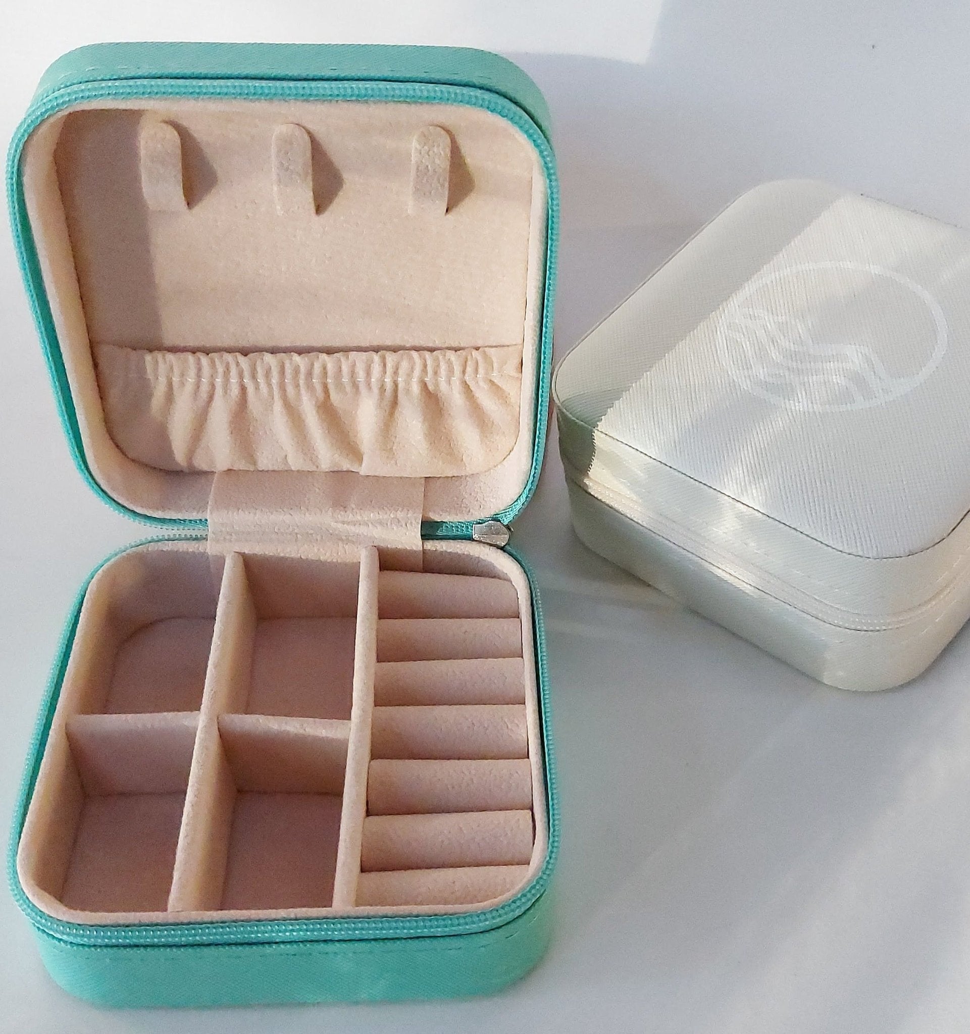 turquoise travel jewelry case with lid open beige jewelry travel case